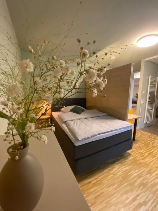 Con4Rent Hotel เคียร์ชไฮม์ อุนเทอร์ เท็ค ภายนอก รูปภาพ