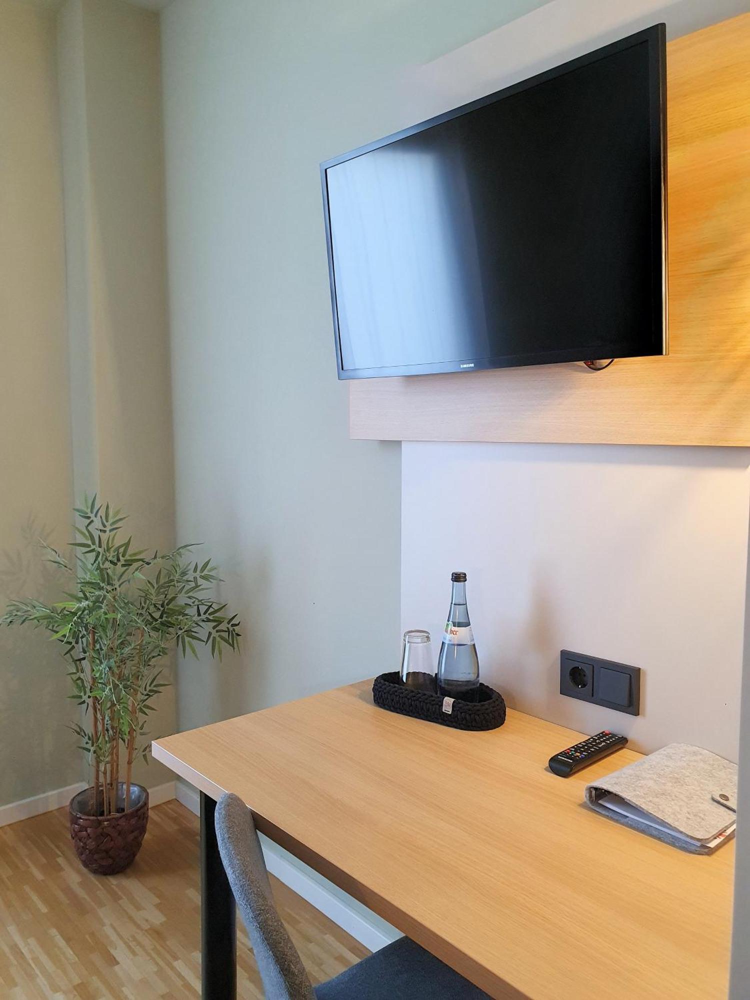 Con4Rent Hotel เคียร์ชไฮม์ อุนเทอร์ เท็ค ภายนอก รูปภาพ