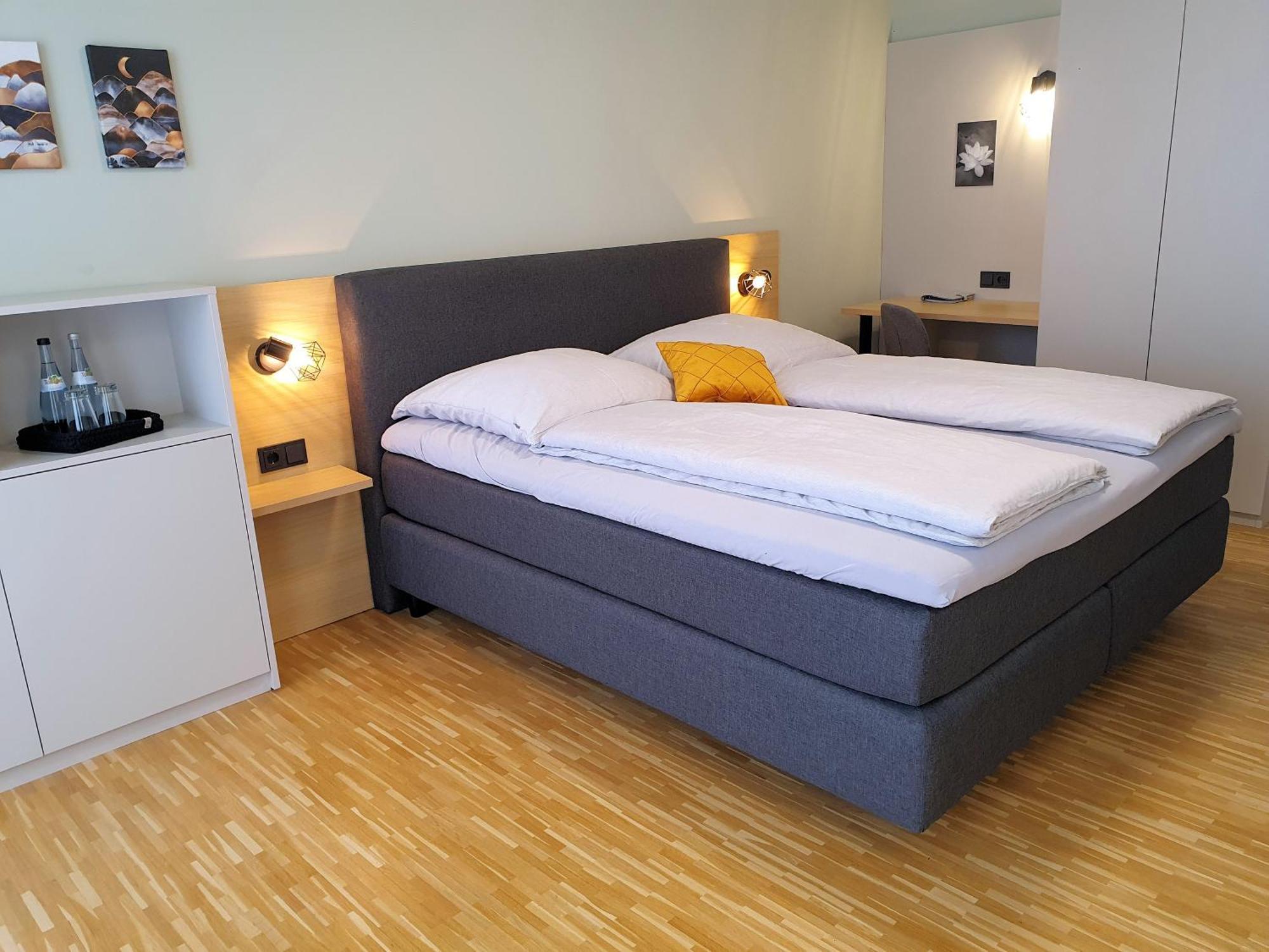 Con4Rent Hotel เคียร์ชไฮม์ อุนเทอร์ เท็ค ภายนอก รูปภาพ