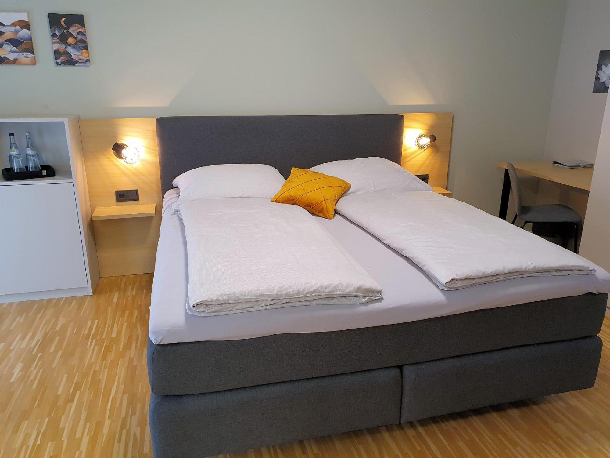 Con4Rent Hotel เคียร์ชไฮม์ อุนเทอร์ เท็ค ภายนอก รูปภาพ